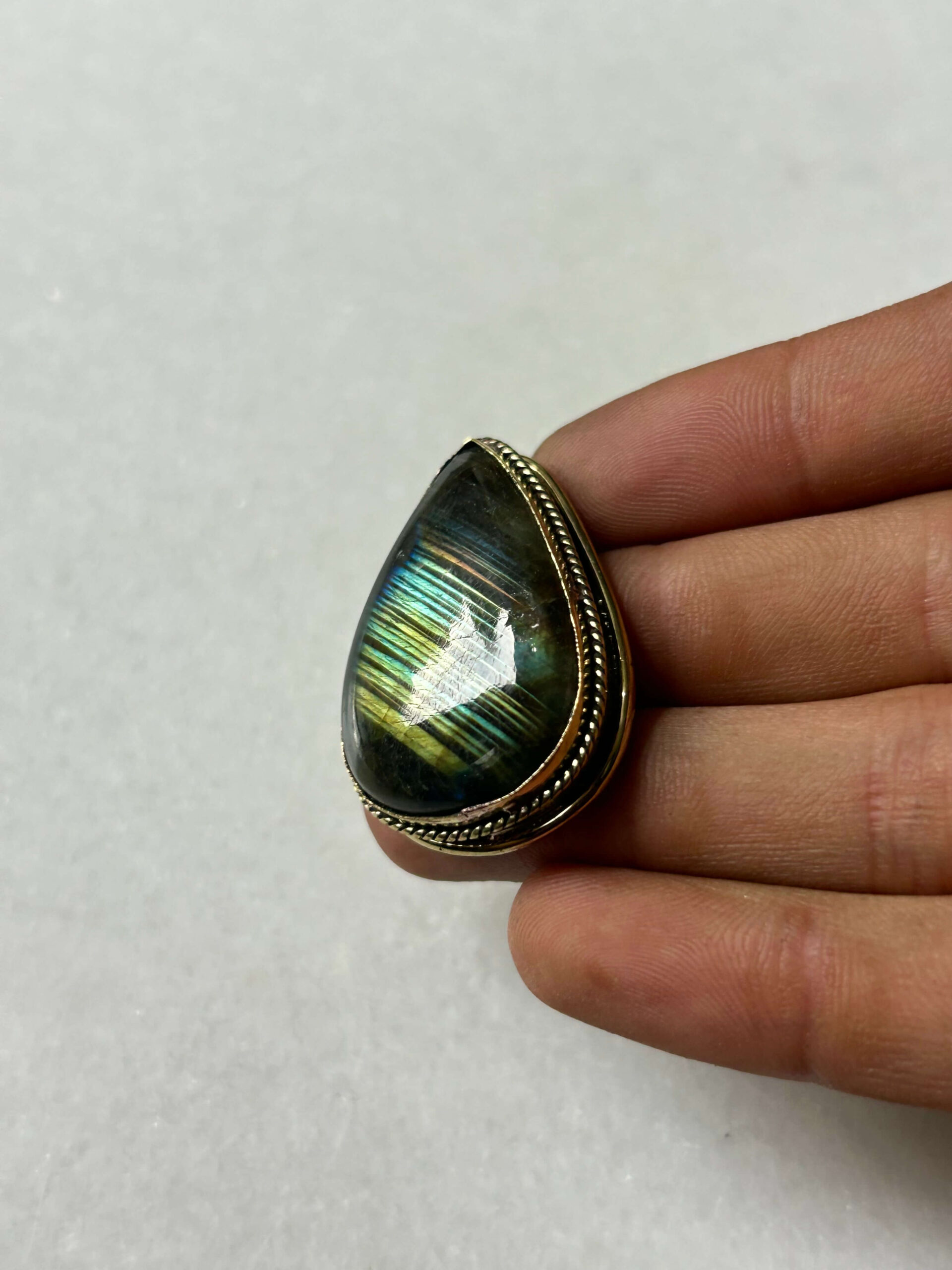 Labradorite Grooved Stone – 36X25mm