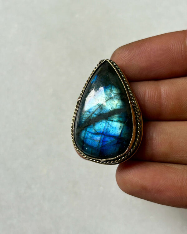 Labradorite Grooved Stone – 36X24mm