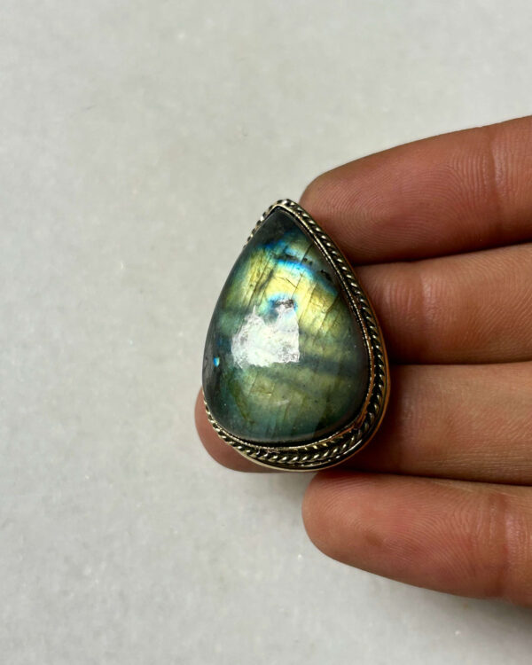 Labradorite Grooved Stone – 35X24mm