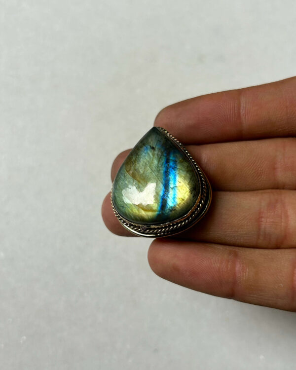 Labradorite Grooved Stone – 32X28mm