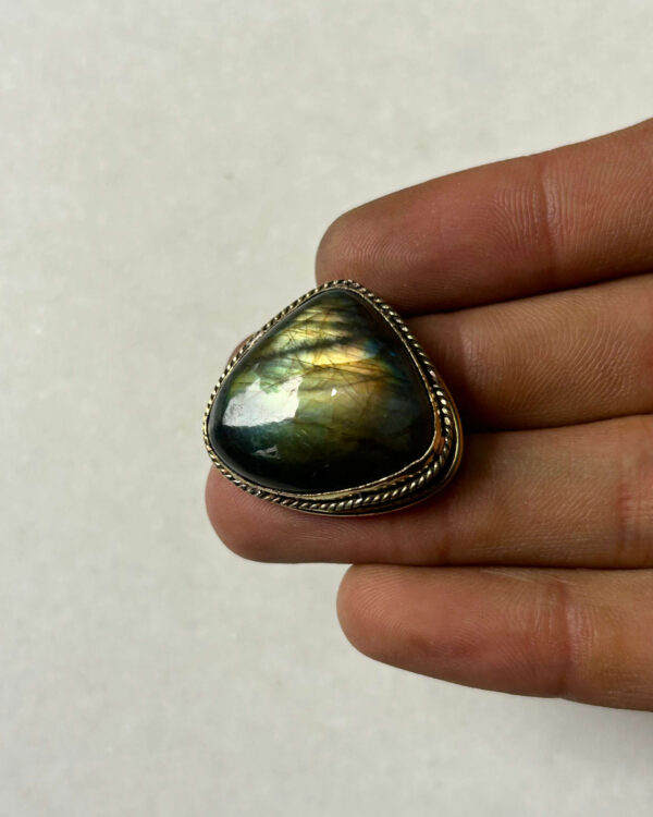 Labradorite Grooved Stone – 28X26mm