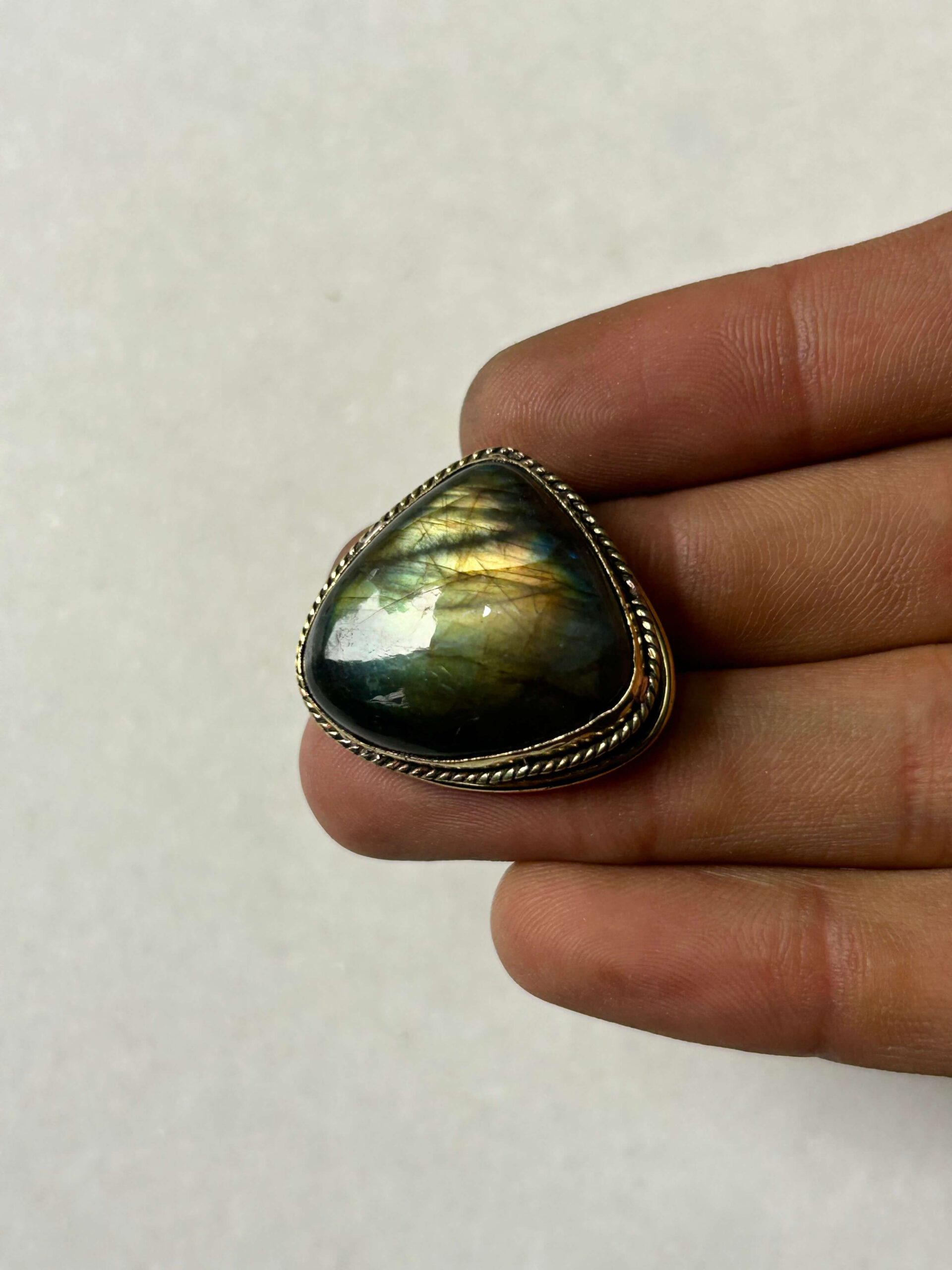 Labradorite Grooved Stone – 28X26mm