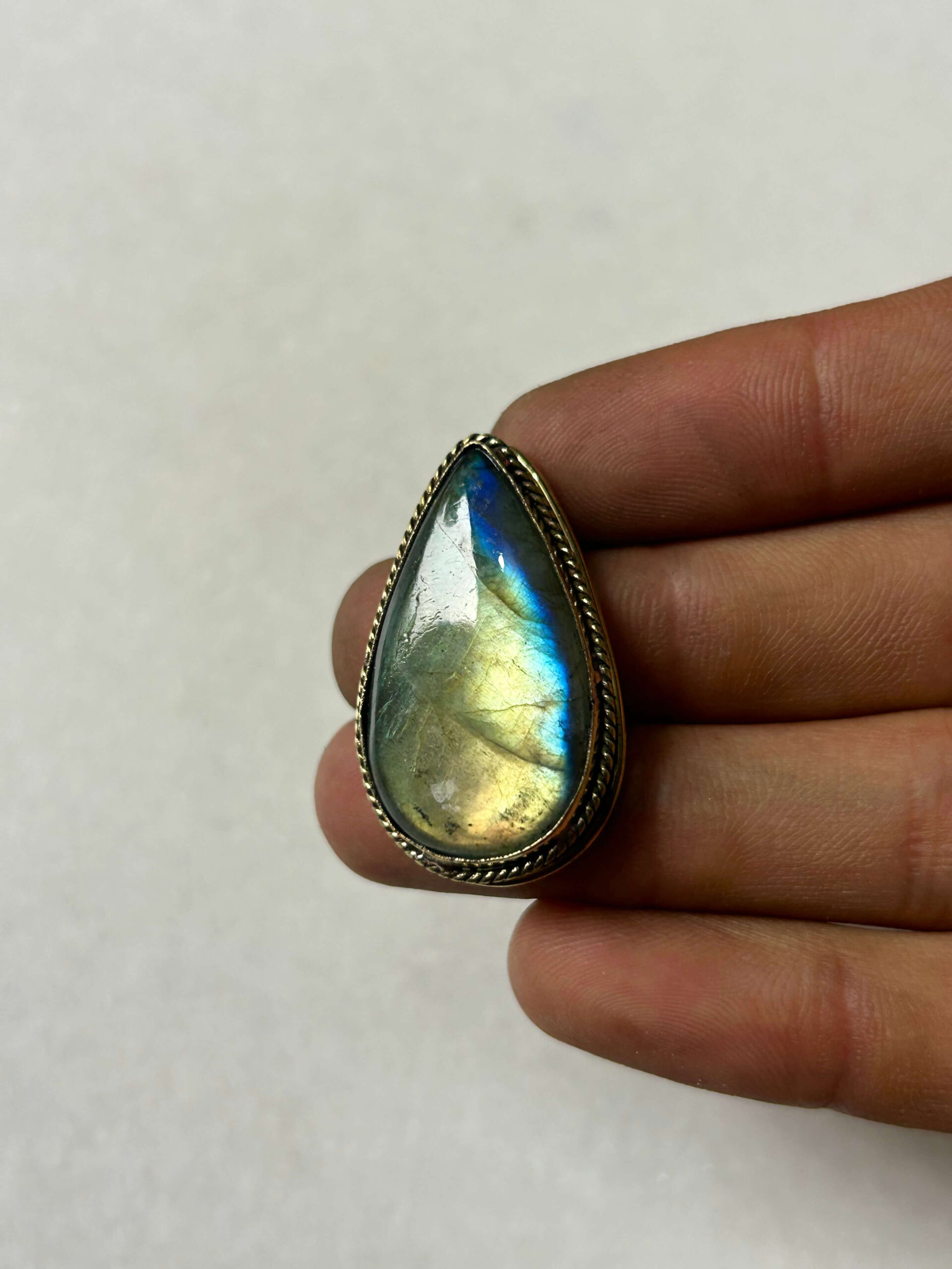 Labradorite Grooved Stone – 34X20mm