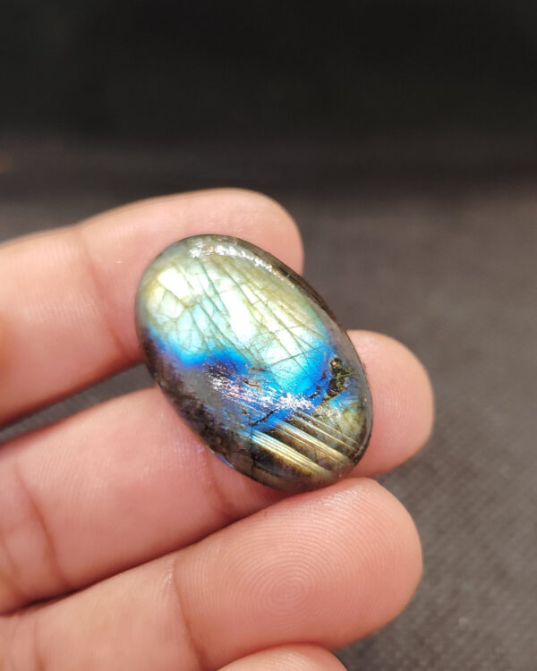 33mm Labradorite Gemstone for Macramé Jewellery