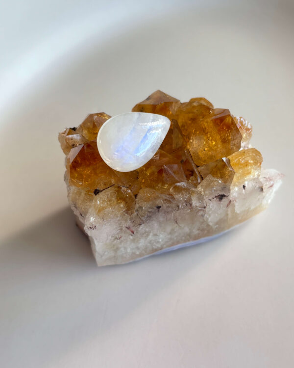 23mm Moonstone Gemstone for Artisan Necklaces