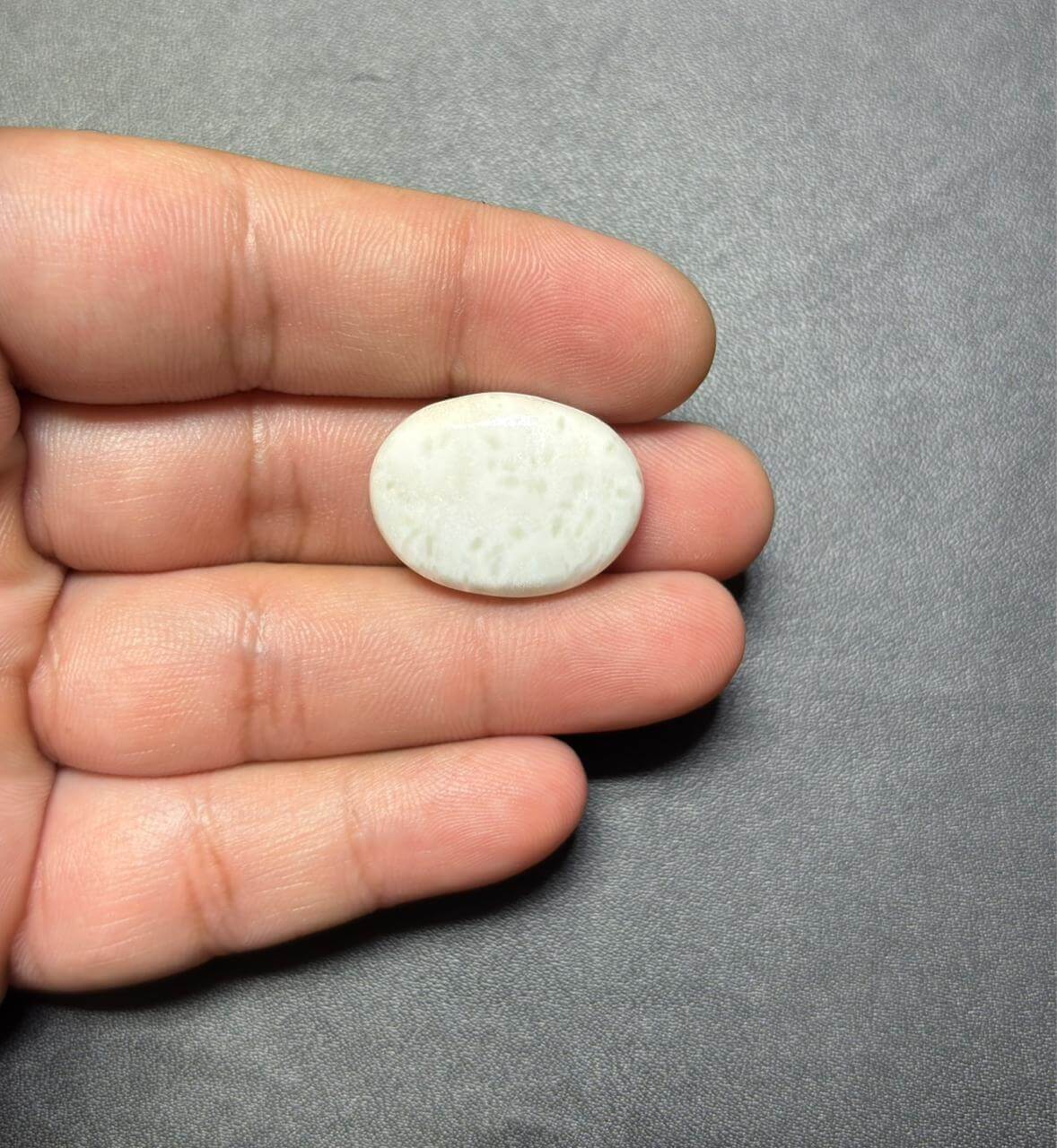 24mm White Scolecite Grooved Gemstone - Image 2