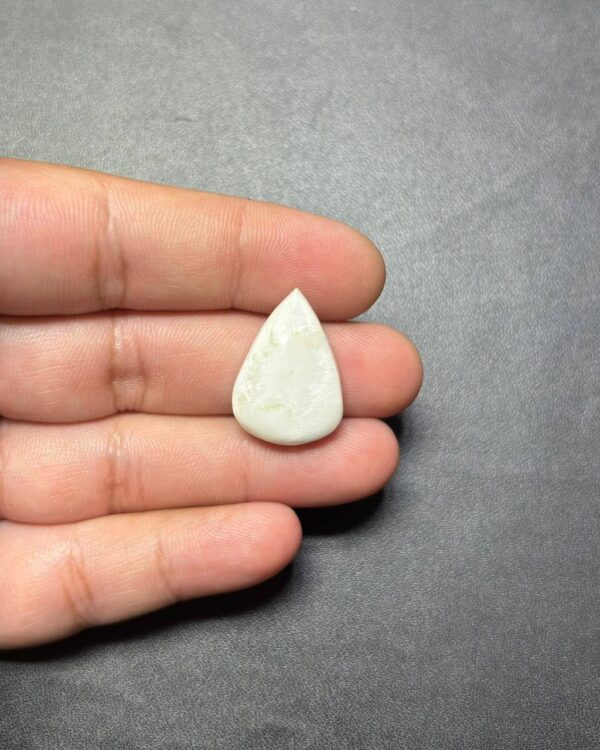 24mm White Scolecite Grooved Pendant Cabochon
