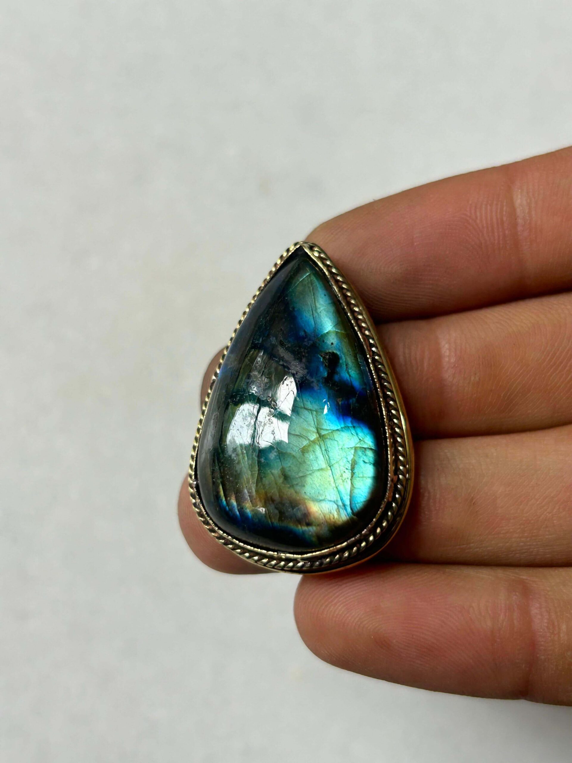 Labradorite Grooved Stone – 37X24mm