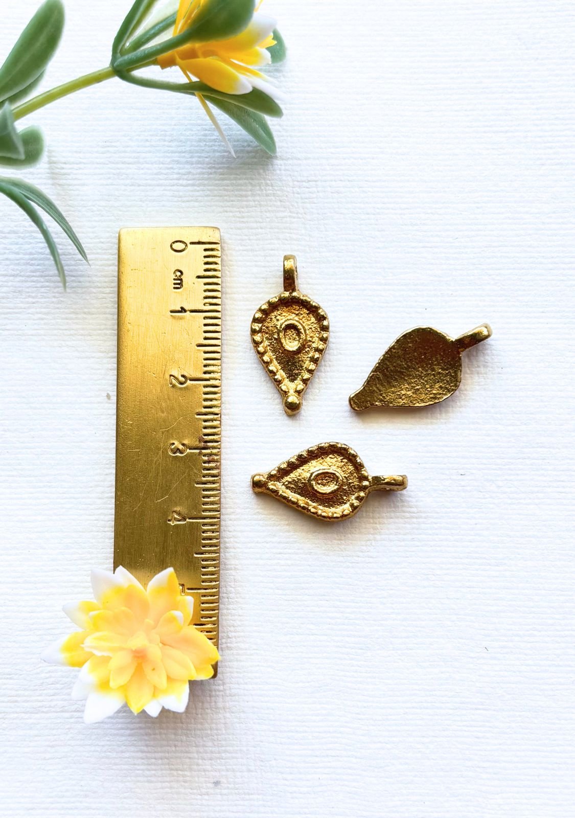Curvy Teardrop Brass Charms – Pack of 5 Pieces - Image 4
