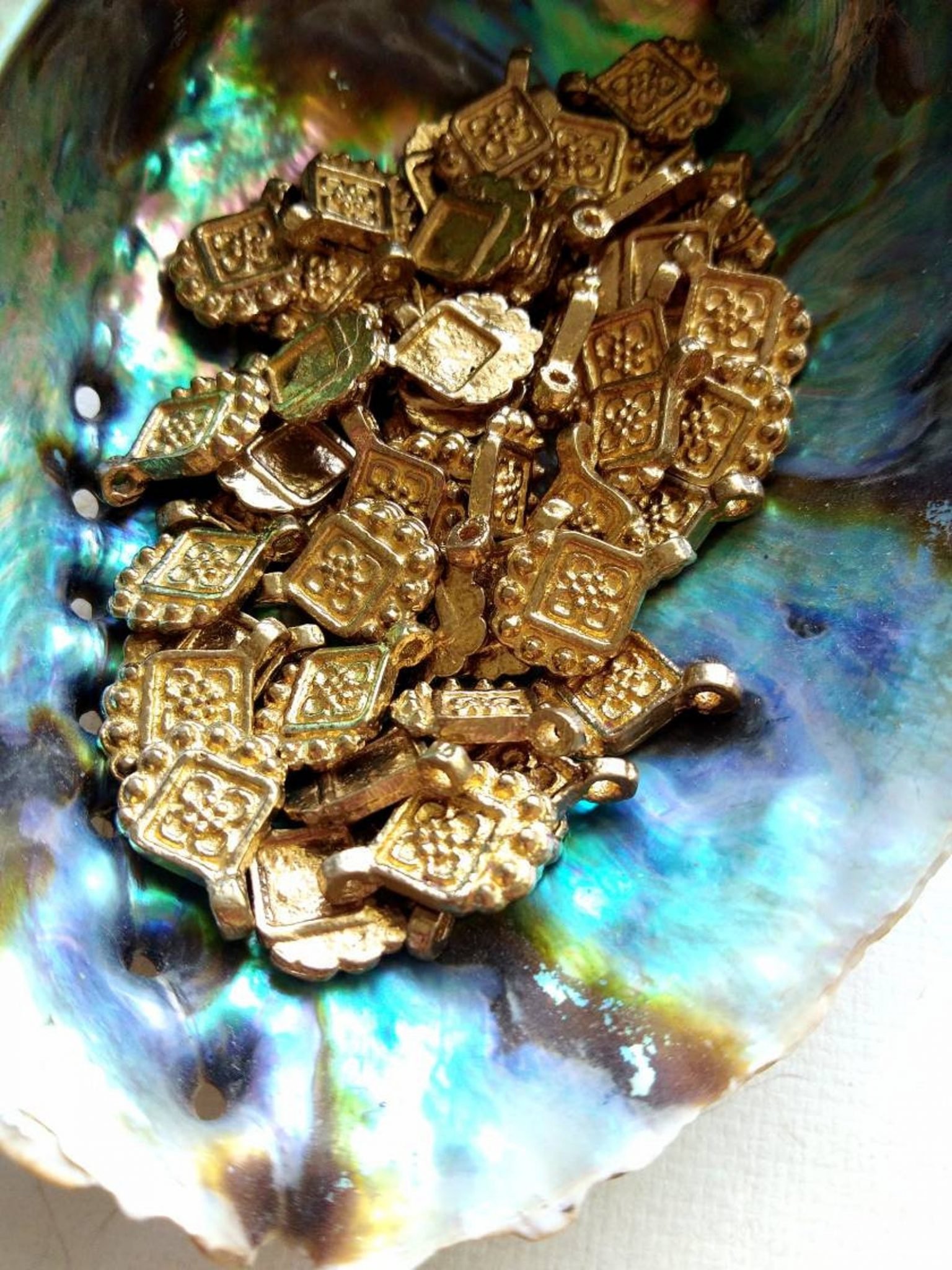 Floret Teardrop Brass Charms – Pack of 10 Pieces - Image 3