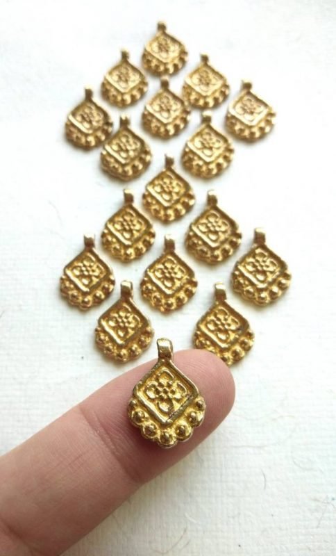 Floret Teardrop Brass Charms – Pack of 10 Pieces - Image 2