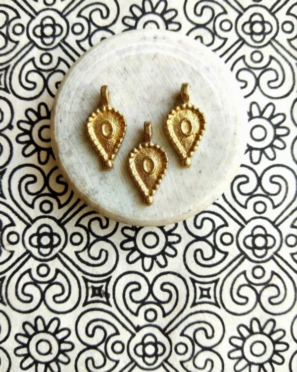 Curvy Teardrop Brass Charms – Pack of 5 Pieces