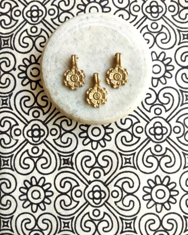 Flowers Brass Charms – Pack of 10 Pieces