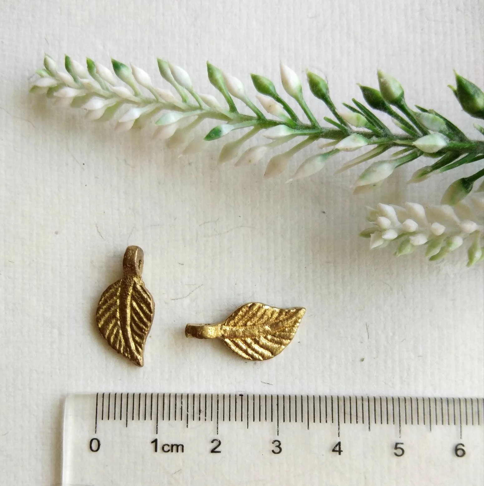 Leaf Brass Charms – Pack of 10 Pieces - Image 2