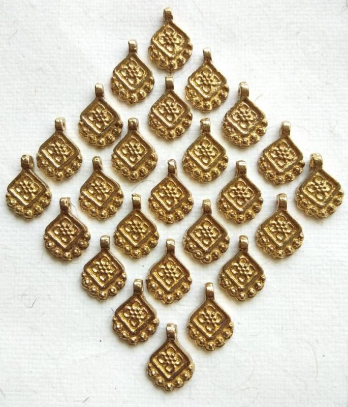 Floret Teardrop Brass Charms – Pack of 10 Pieces - Image 4