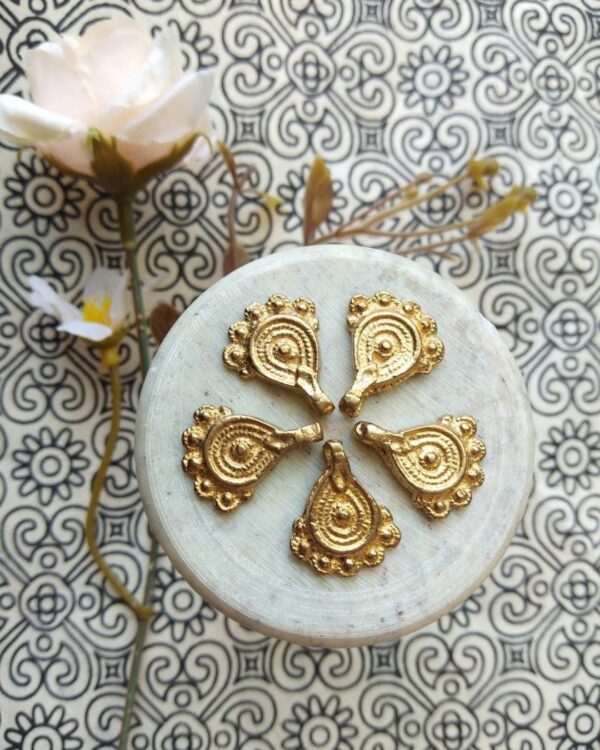 Teardrop Chic Raw Brass Charms – Pack of 5 Pieces