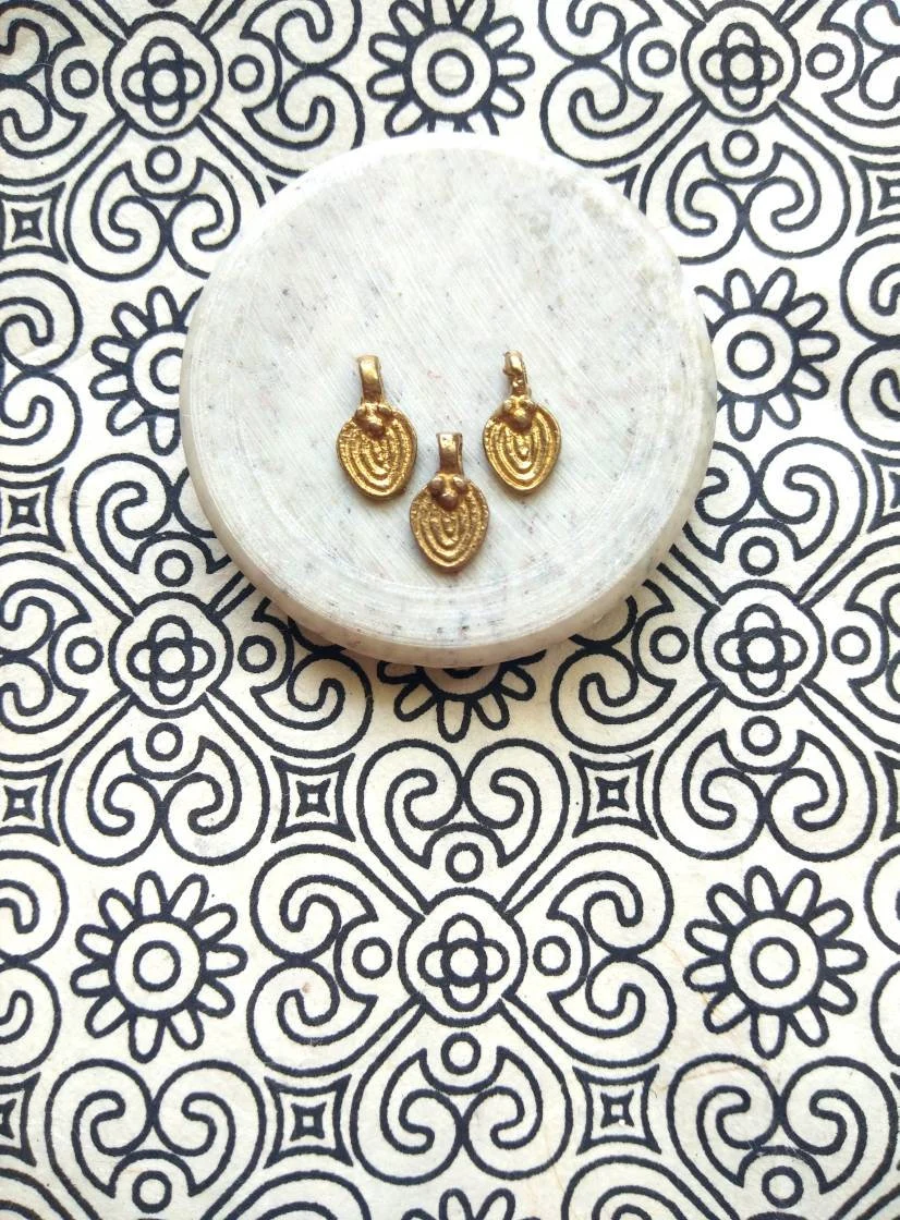 Teardrop Arch Brass Charms – Pack of 10 Pieces - Image 2