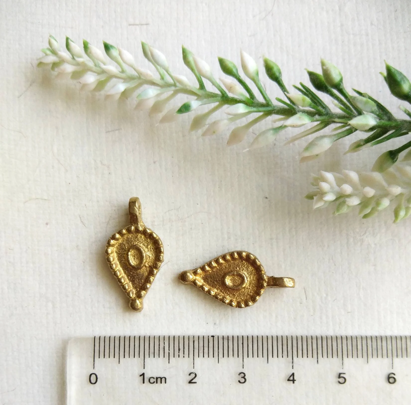 Curvy Teardrop Brass Charms – Pack of 5 Pieces - Image 5
